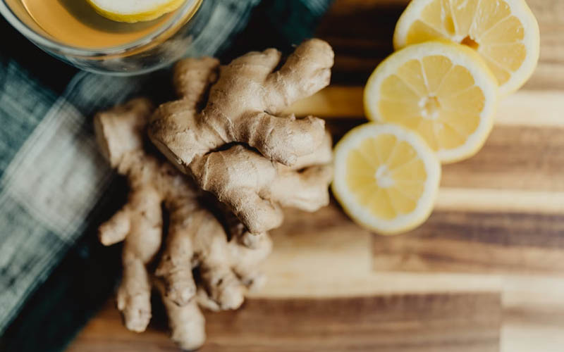 How to Make a Natural Ginger and Lemon Cold Remedy Syrup That Works Overnight