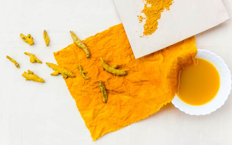 How to Make a Soothing Honey and Turmeric Face Mask for Glowing Skin at Home