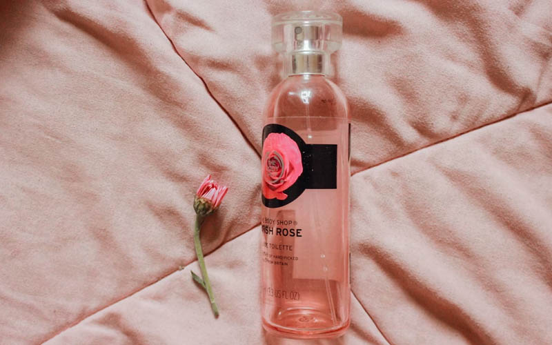 How to Make a Natural Witch Hazel Toner with Rose Water for Oily and Acne-Prone Skin